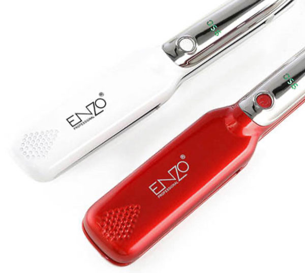 یکی دیگر ویژگی های اتو مو انزو EN-3335 وجود صفحه نمایش بر روی دسته آن است که درجه حرارت را نمایش می دهد.