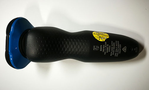 بدنه دستگاه از پلاستیک مرغوب و مستحکم ساخته شده است. پشت بدنه از لاستیک ضد لغزش استفاده شده