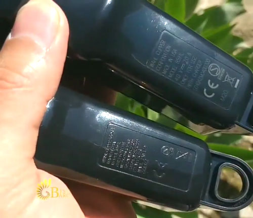 تفاوت بعدی به نوشته های روی بدنه مربوط می شود. بر روی دستگاه اصلی کلمهCordless همرنگ متن بالایی اش است.