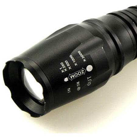 یکی از قابلیت های جالب چراغ قوه 817-T6 زوم نور است. برای این چراغ قوه 5 حالت زوم میزان زوم نور ( زوم X1، X250 ، X500، X1000 و زوم X2000) در نظر گرفته شده است