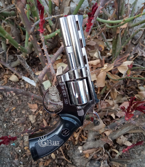 طراحی ظاهری فندک طرح کلت مدل 357 چه شکلی است؟