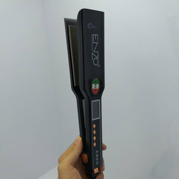 دارای صفحه نمایشگر LED