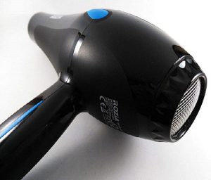 یکی دیگر از ویژگی های سشوار ROZIA HC8208 مجهز بودن آن به فیلتر قابل شستشو است