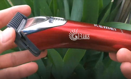 برای اصلاح موهای بلندتر می توان از 4 عدد شانه ای که به همراه دستگاه ارائه شده است، استفاده کرد.