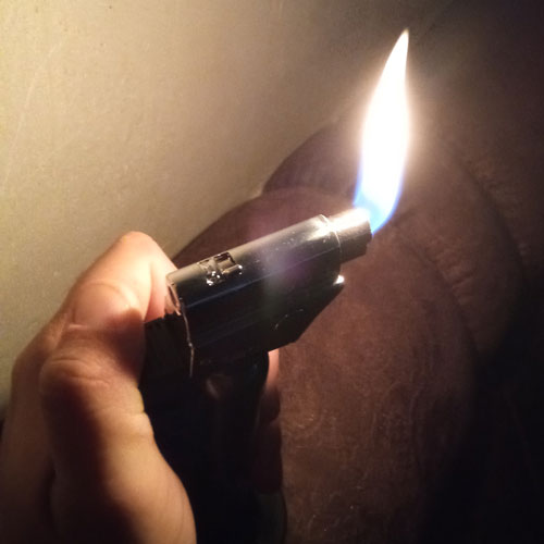این فندک اتمی تا حداکثر 1300 درجه سانتی گراد حرارت تولید می کند که گرما و حرارت بسیار بالایی است.