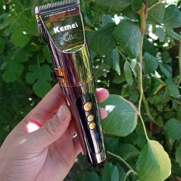 طراحی ظاهری ماشین اصلاح سر و صورت کیمی مدل KM-9160 به چه صورت می باشد؟