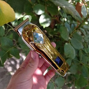 طراحی ظاهری ماشین اصلاح سر و صورت وی جی آر مدل V-261