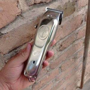 طراحی ظاهری ماشین اصلاح وی جی ار مدل V-114 به چه صورت می باشد؟