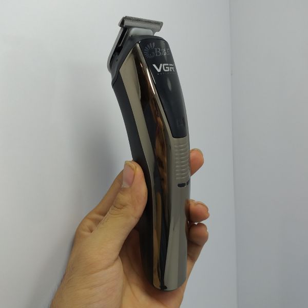 طراحی ظاهری ماشین اصلاح موی سر و صورت وی جی آر مدل V-029